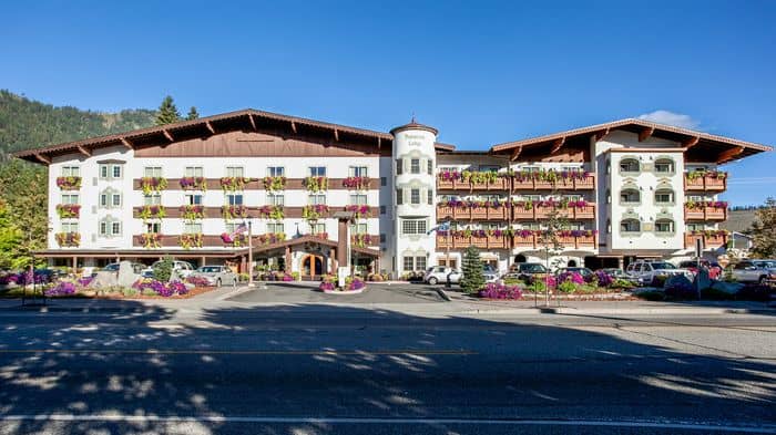 Front view of the Bavarian Lodge Hotel in Washington State.
