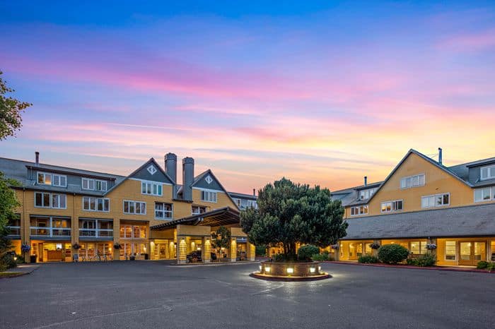 Front view of Semiahmoo Hotel in Washington state.